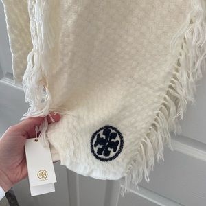 Textured Jacquard Obling Scarf with Fringe